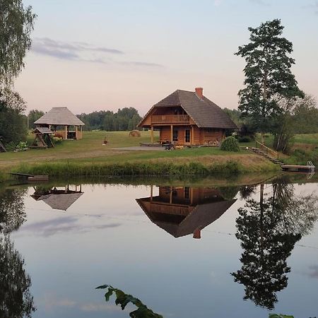 Brivdienu Maja Ar Pirti "Strautkalni" Ieriki Extérieur photo