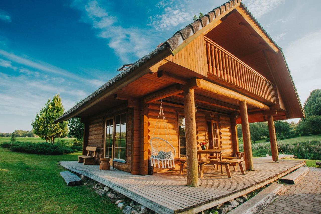 Brivdienu Maja Ar Pirti "Strautkalni" Ieriki Extérieur photo