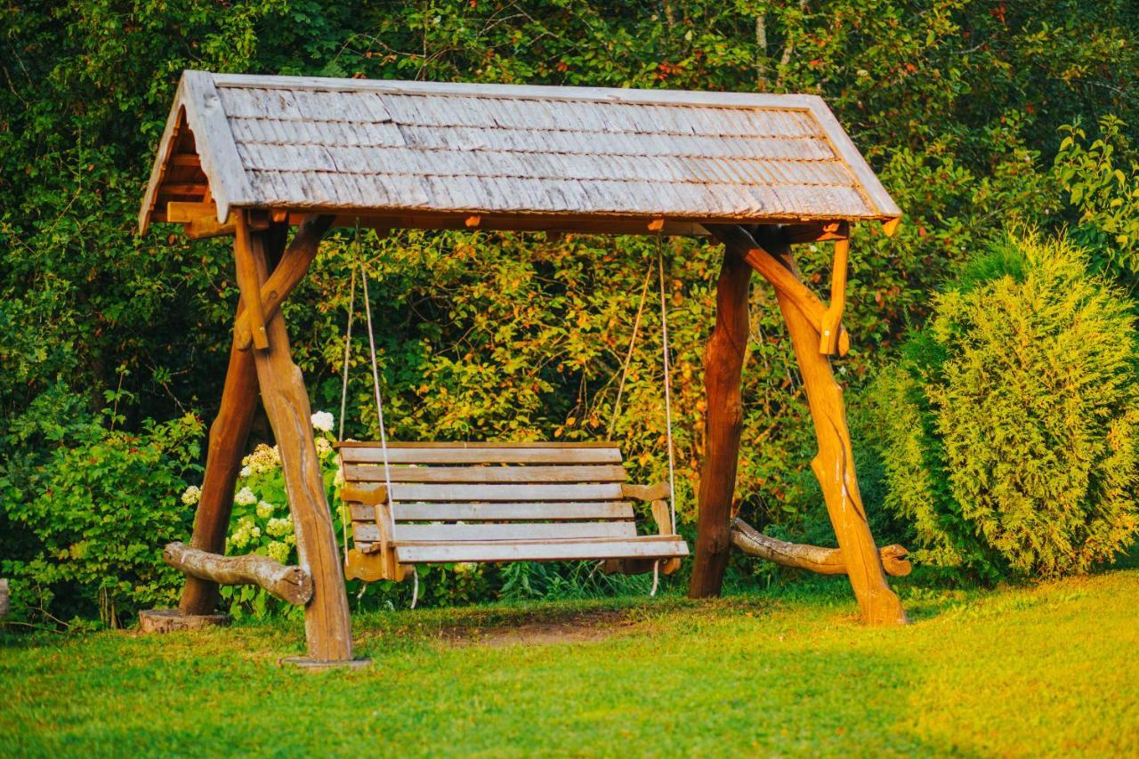 Brivdienu Maja Ar Pirti "Strautkalni" Ieriki Extérieur photo