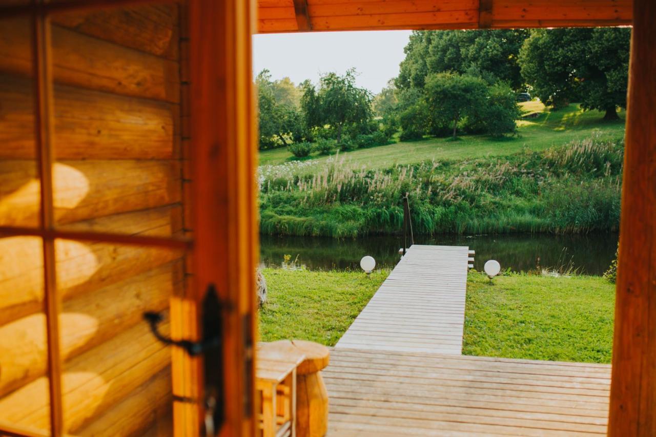 Brivdienu Maja Ar Pirti "Strautkalni" Ieriki Extérieur photo