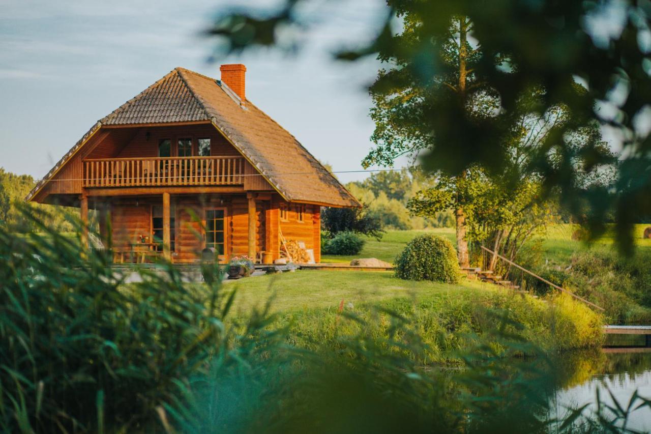Brivdienu Maja Ar Pirti "Strautkalni" Ieriki Extérieur photo